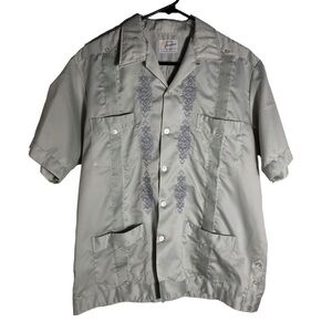 Vintage Yucateca Alforzas embroidered short sleeve button front shirt. Sz Med 40